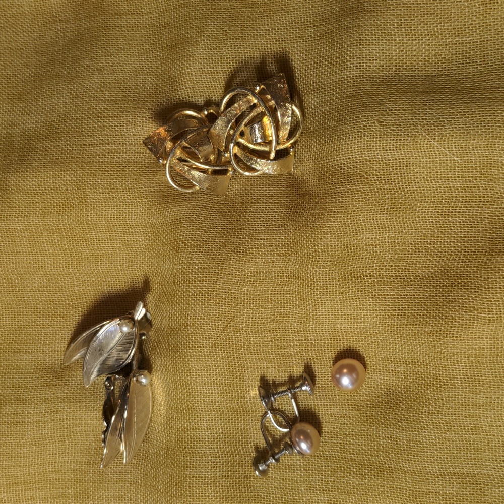 3 Pairs of non-pierced earrings